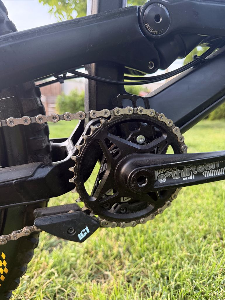 Used YT Industries YT Tues CF Downhill 2016 2016 Mountainbike, Black — image 7 of 23