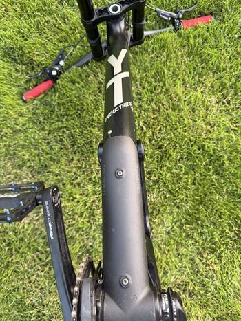 Used YT Industries YT Tues CF Downhill 2016 2016 Mountainbike, Black — image 20 of 23