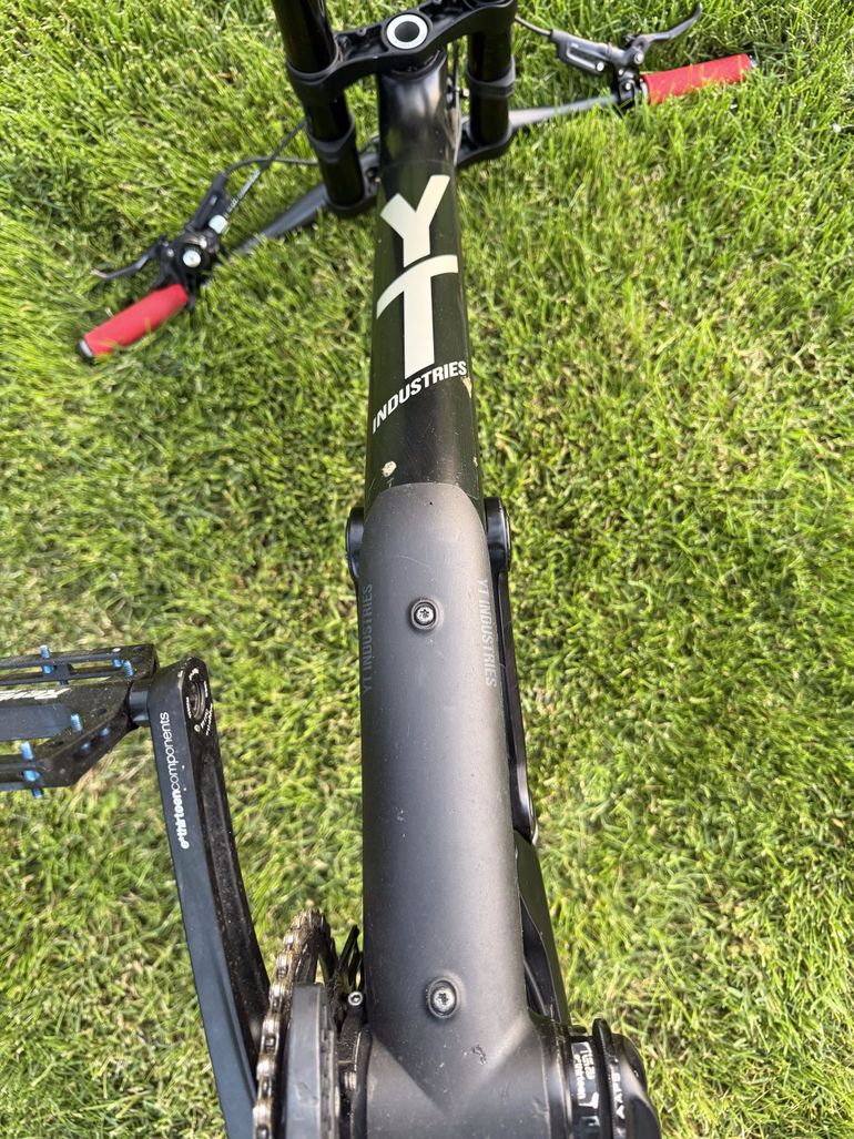 Used YT Industries YT Tues CF Downhill 2016 2016 Mountainbike, Black — image 20 of 23