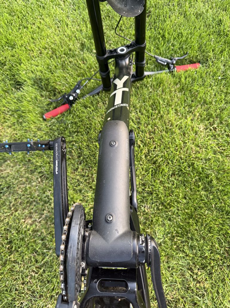 Used YT Industries YT Tues CF Downhill 2016 2016 Mountainbike, Black — image 8 of 23