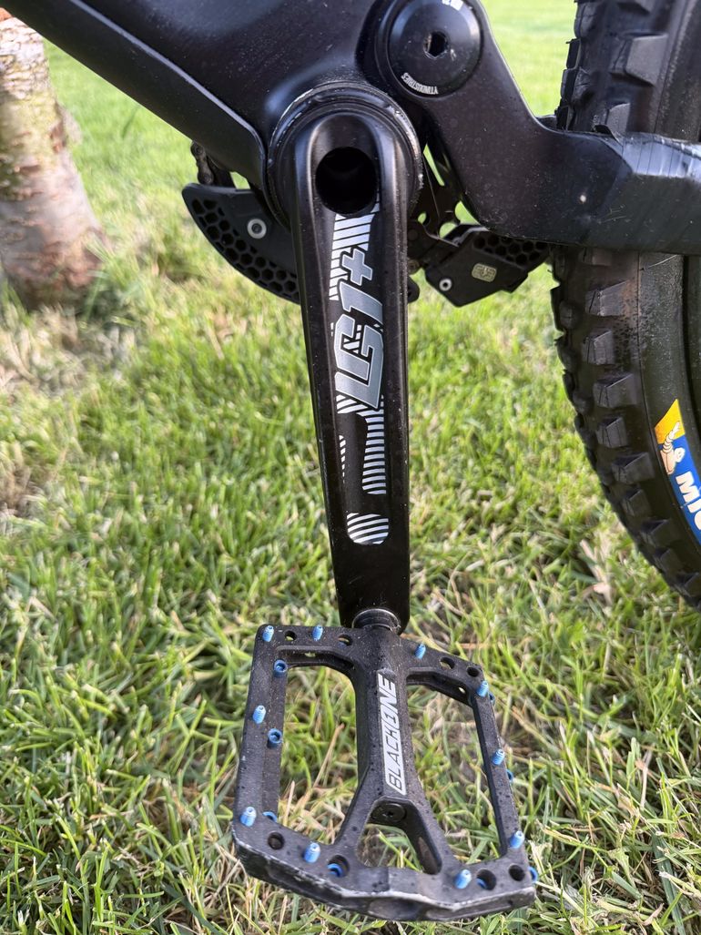 Used YT Industries YT Tues CF Downhill 2016 2016 Mountainbike, Black — image 3 of 23