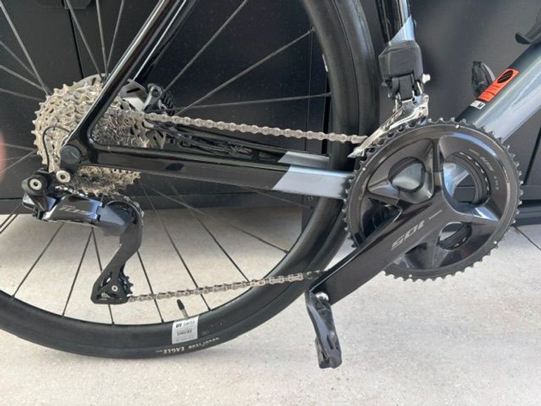 Used Canyon Ultimate CF SL 7 Di2 Aero 2025 2025 Road & Gravel, Black — image 2 of 6