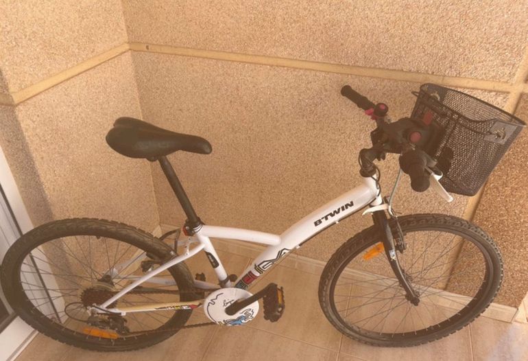 Used DECATHLON DECATHLON Custom Youth, White — image 1 of 12