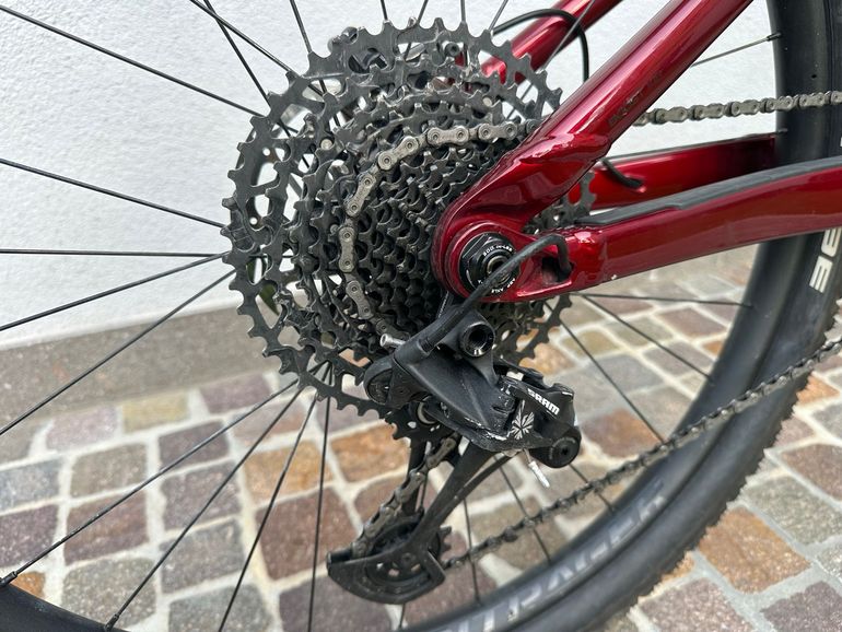 Used Trek Remedy 7 2022 2022 Mountainbike, Red, 27.5 — image 14 of 20