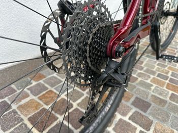 Used Trek Remedy 7 2022 2022 Mountainbike, Red, 27.5 — image 15 of 20
