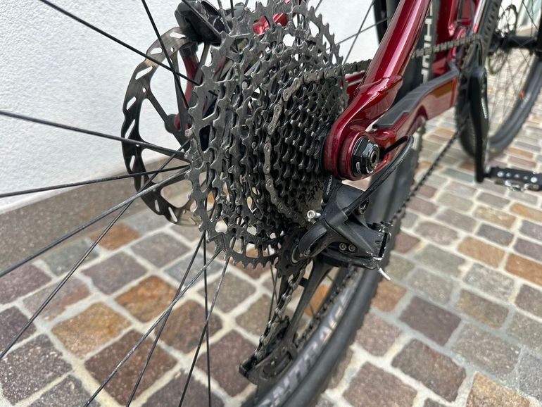 Used Trek Remedy 7 2022 2022 Mountainbike, Red, 27.5 — image 15 of 20