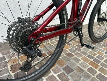 Used Trek Remedy 7 2022 2022 Mountainbike, Red, 27.5 — image 16 of 20