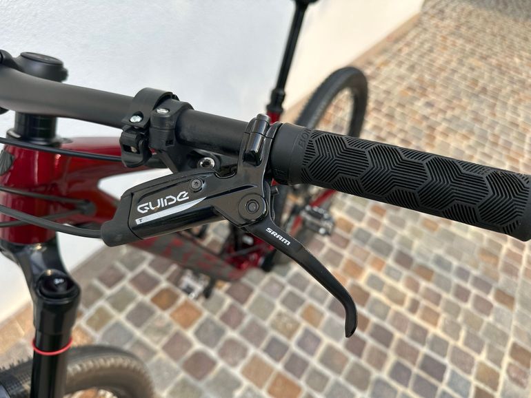 Used Trek Remedy 7 2022 2022 Mountainbike, Red, 27.5 — image 5 of 20