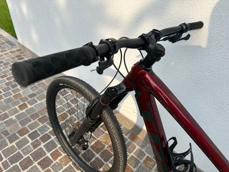 Used Trek Remedy 7 2022 2022 Mountainbike, Red, 27.5 — image 18 of 20