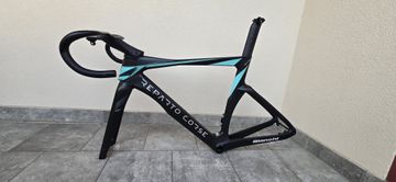 Used Bianchi Oltre RC Frame kit 2025 Frameset 2025 Road & Gravel, Green — image 2 of 7