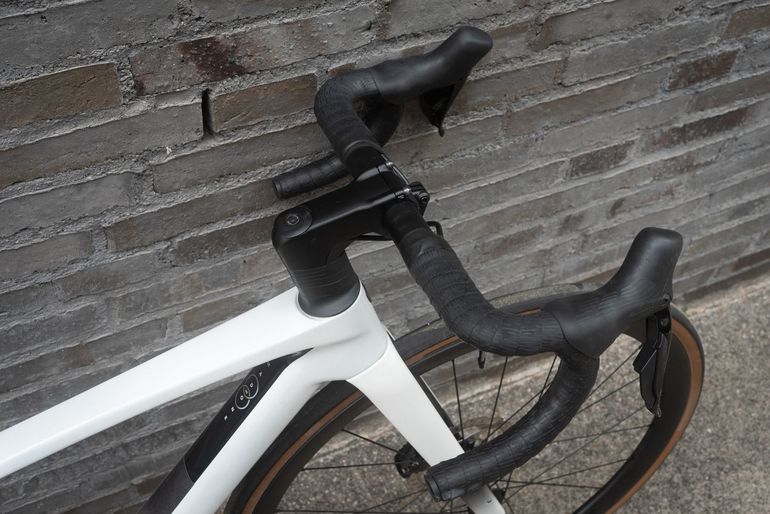 Used Trek Trek Madone SL 6 Gen 8 2025 2025 Road & Gravel, White — image 4 of 9
