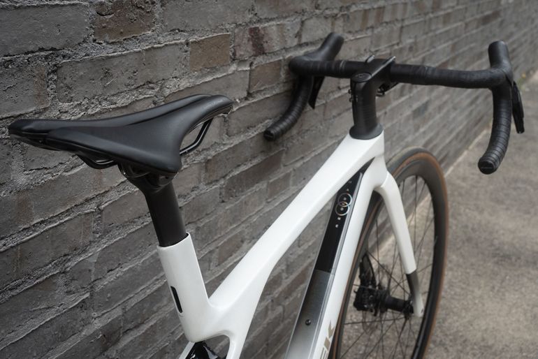 Used Trek Trek Madone SL 6 Gen 8 2025 2025 Road & Gravel, White — image 8 of 9