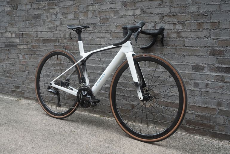Used Trek Trek Madone SL 6 Gen 8 2025 2025 Road & Gravel, White — image 3 of 9