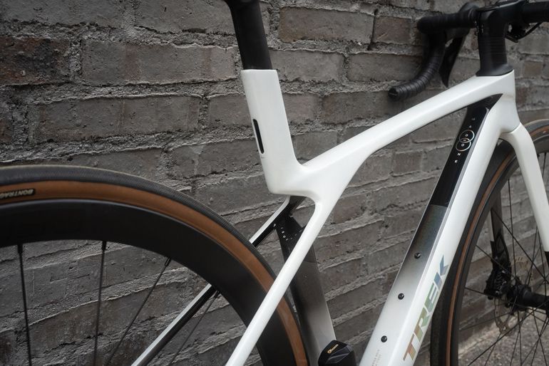 Used Trek Trek Madone SL 6 Gen 8 2025 2025 Road & Gravel, White — image 7 of 9