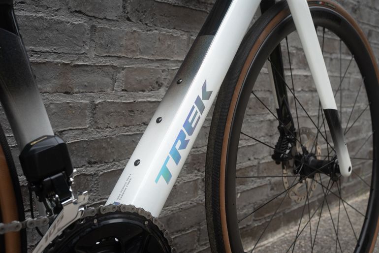 Used Trek Trek Madone SL 6 Gen 8 2025 2025 Road & Gravel, White — image 9 of 9