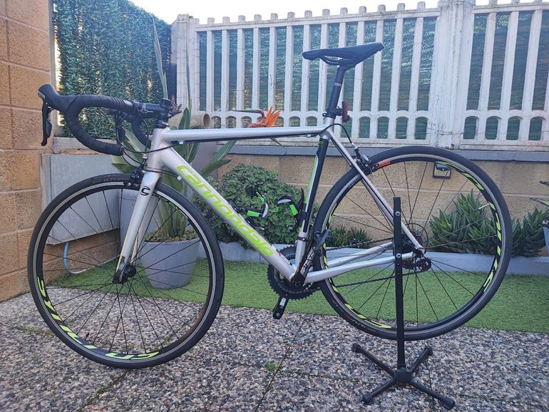Used Cannondale Caad Shimano 105 2019 Road & Gravel, Hellgrau — image 2 of 8