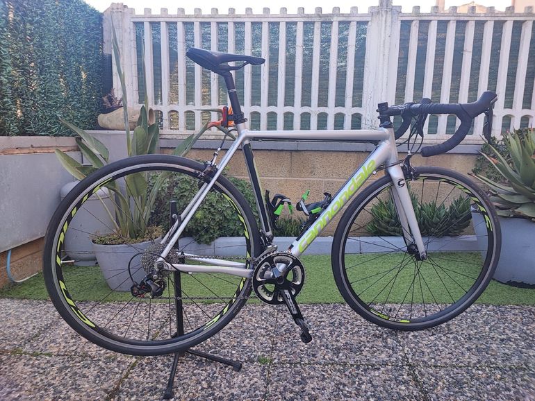 Used Cannondale Caad Shimano 105 2019 Road & Gravel, Hellgrau — image 1 of 8