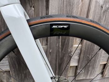 Used Canyon Aeroad CF SLX 7 Di2 2025 2025 Road & Gravel, White — image 4 of 6