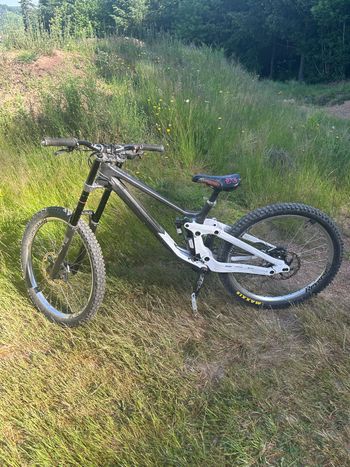 Used Scott Gambler Shimano ZEE 2022 Mountainbike, Black — image 4 of 6