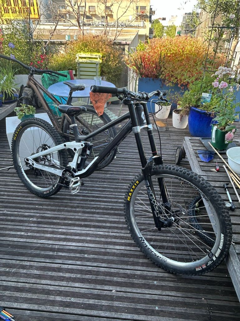 Used Scott Gambler Shimano ZEE 2022 Mountainbike, Black — image 1 of 6