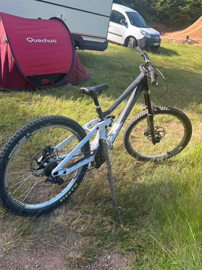 Used Scott Gambler Shimano ZEE 2022 Mountainbike, Black — image 5 of 6