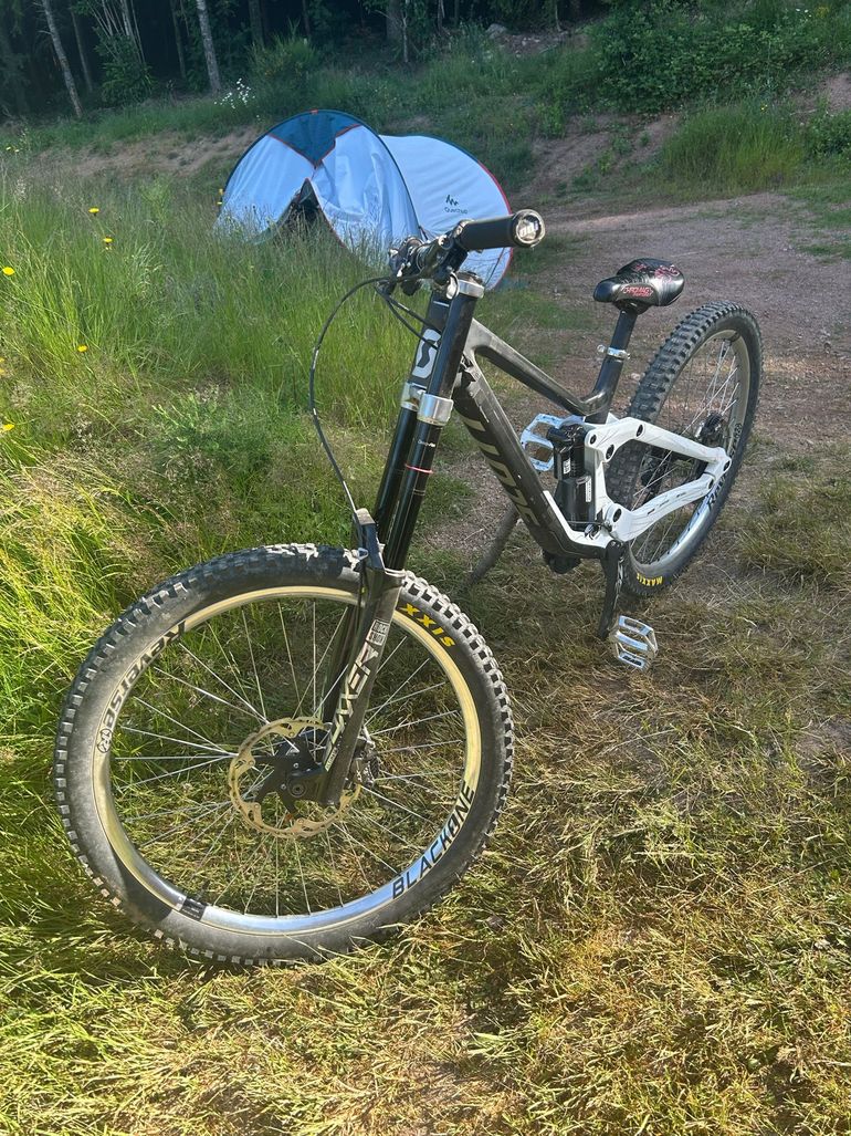 Used Scott Gambler Shimano ZEE 2022 Mountainbike, Black — image 2 of 6