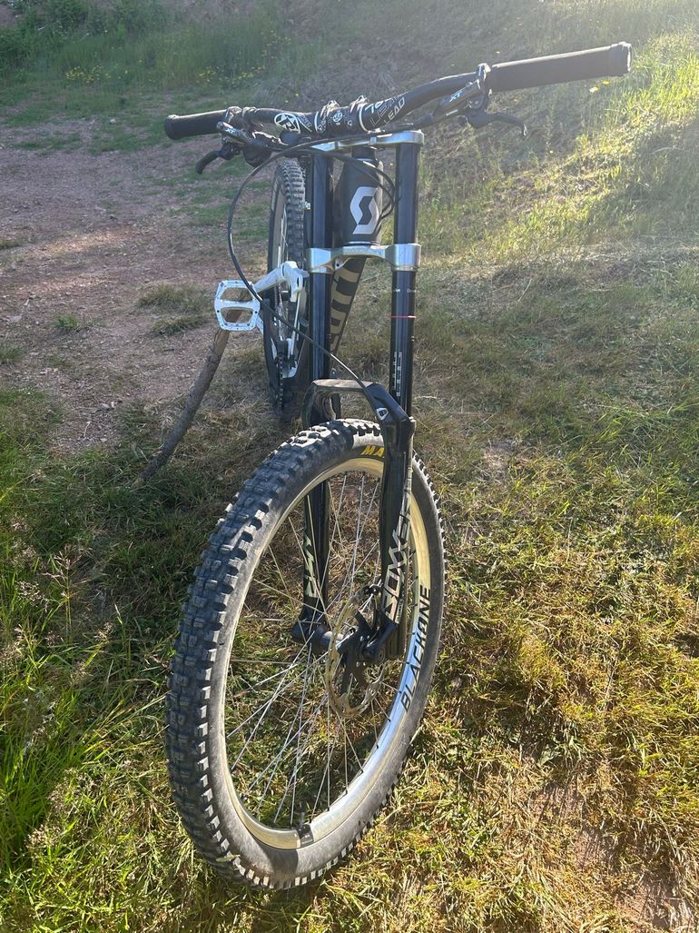 Used Scott Gambler Shimano ZEE 2022 Mountainbike, Black — image 3 of 6