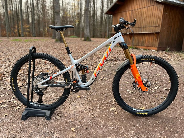 Used Pivot FIREBIRD Pro XT/XTR 2023 2023 Mountainbike — image 1 of 9