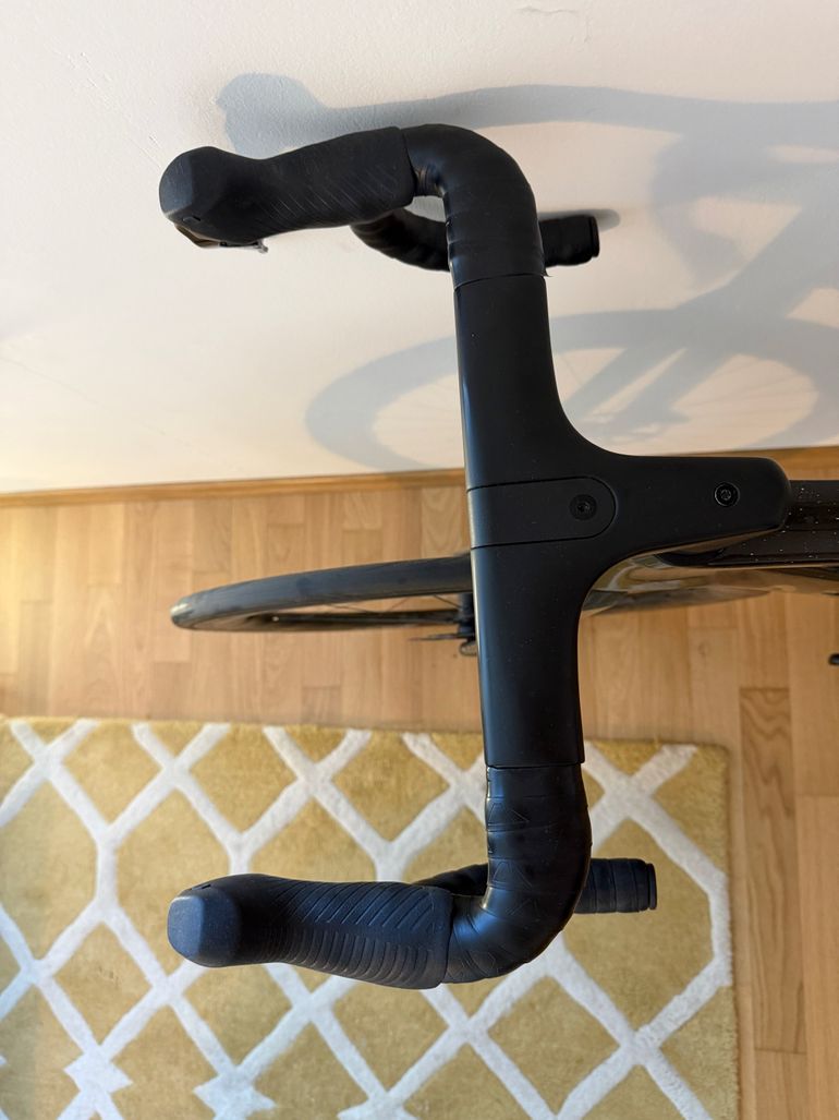 Used Canyon Aeroad CFR AXS 2025 2025 Road & Gravel, Black — image 8 of 9