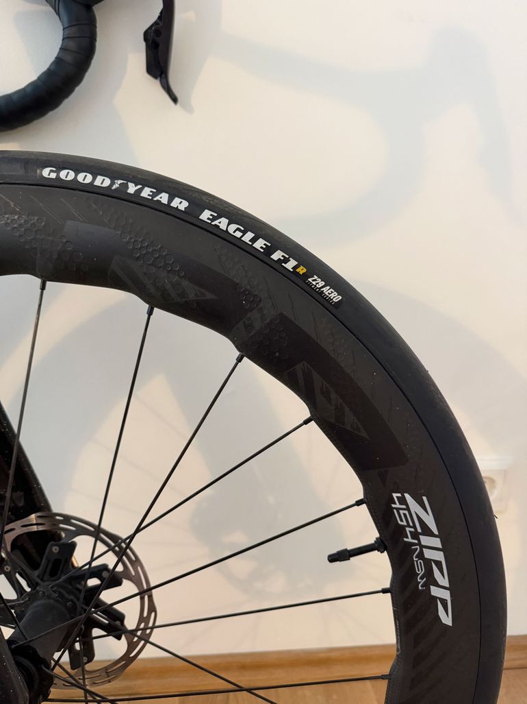 Used Canyon Aeroad CFR AXS 2025 2025 Road & Gravel, Black — image 4 of 9