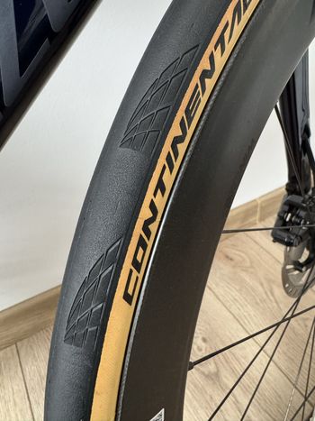 Used Specialized S-Works Tarmac SL6 Disc - Dura Ace Di2 2019 2019 Road & Gravel, Blue — image 24 of 29