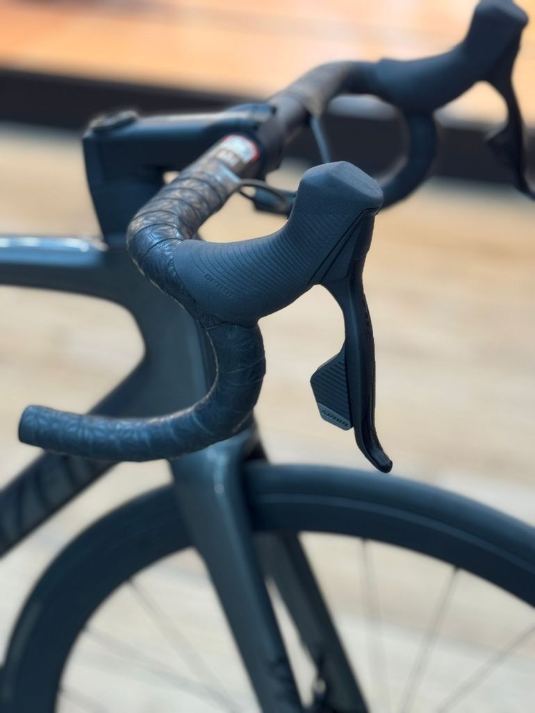 Used Specialized Tarmac SL8 Expert - SRAM Rival AXS 2024 2024 Road & Gravel, Light Gray — image 8 of 12
