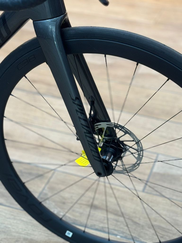 Used Specialized Tarmac SL8 Expert - SRAM Rival AXS 2024 2024 Road & Gravel, Light Gray — image 7 of 12