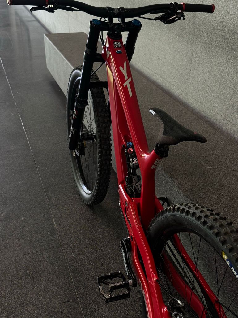 Used YT YT Custom Shimano Saint 2024 Mountainbike, Rosso — image 3 of 4