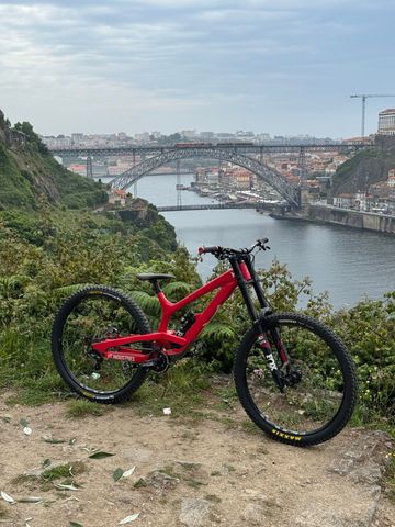 YT Custom Shimano Saint 2024 MTB d'occasion