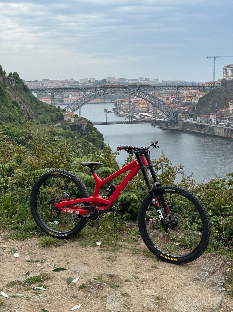 Used YT YT Custom Shimano Saint 2024 Mountainbike, Rosso — image 1 of 4