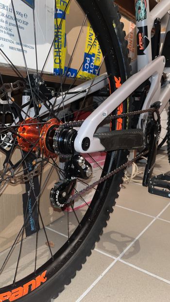 Used Santa Cruz NOMAD GX AXS RSV / Carbon C 2024 2024 Mountainbike, Hellgrau, 29, 27.5 — image 4 of 7