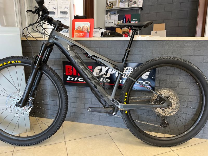 Used Trek E-Caliber 9.6 2022 2022 Mountainbike, Black, 29 — image 3 of 5