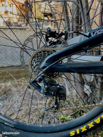 Used Santa Cruz Santa Cruz V10 2018 Mountainbike, Black — image 8 of 11