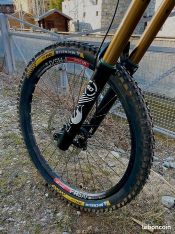 Used Santa Cruz Santa Cruz V10 2018 Mountainbike, Black — image 10 of 11