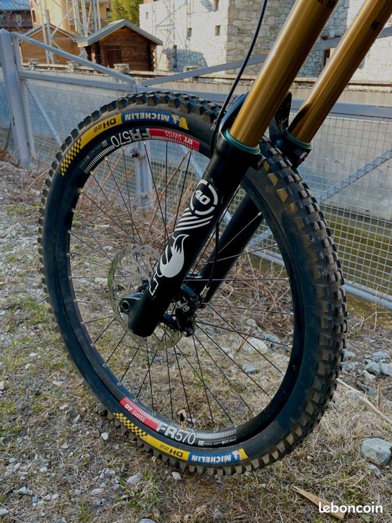 Used Santa Cruz Santa Cruz V10 2018 Mountainbike, Black — image 10 of 11