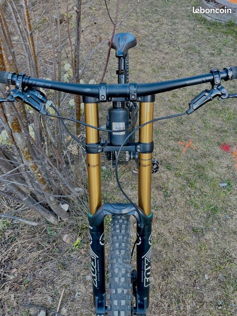 Used Santa Cruz Santa Cruz V10 2018 Mountainbike, Black — image 4 of 11
