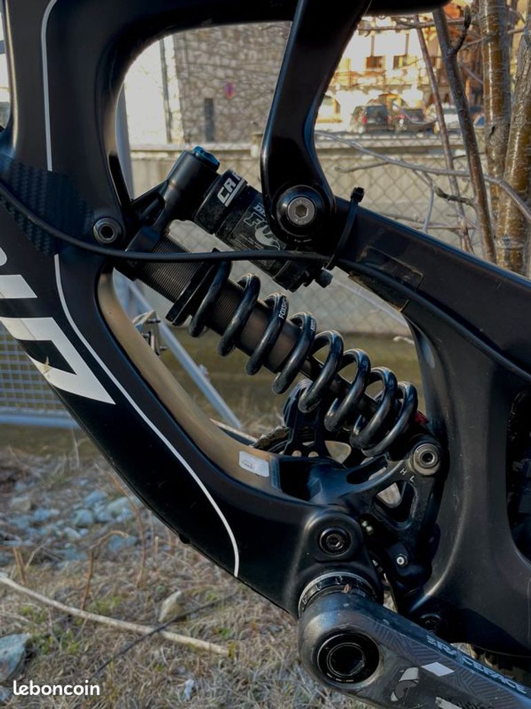 Used Santa Cruz Santa Cruz V10 2018 Mountainbike, Black — image 11 of 11