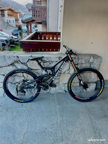 Used Santa Cruz Santa Cruz V10 2018 Mountainbike, Black — image 3 of 11