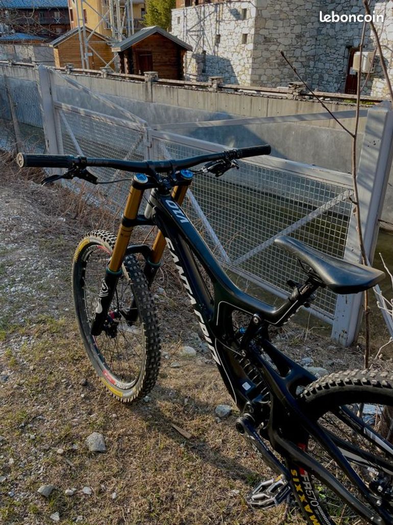 Used Santa Cruz Santa Cruz V10 2018 Mountainbike, Black — image 9 of 11