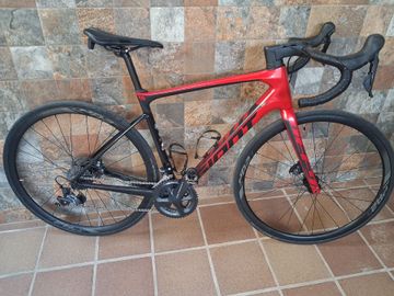 Giant Defy Advanced Pro 1 2020 2020 Road & Gravel usato, Rosso — immagine 2 di 4
