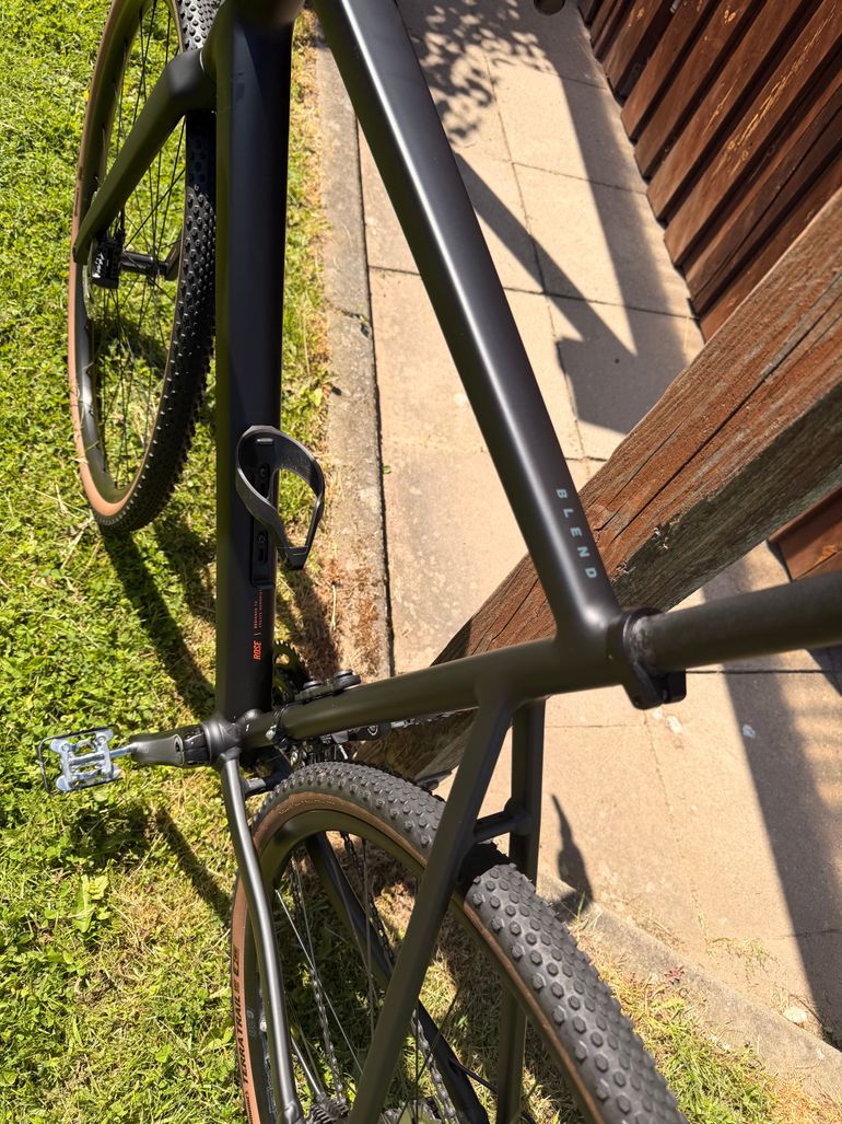 Used Rose Blend Gravel 2024 2024 Road & Gravel — image 5 of 9