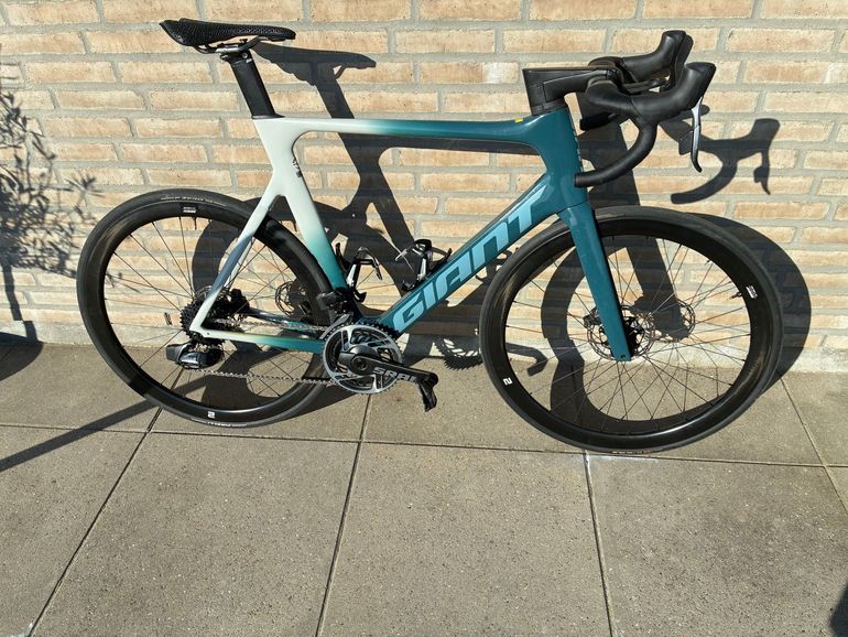 Used Giant Propel Advanced, Pro Disc 0 2022 2022 Road & Gravel — image 1 of 6