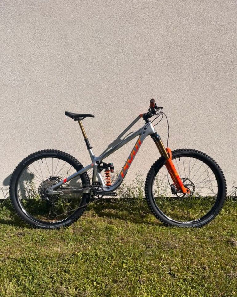 Used Pivot FIREBIRD Pro XT/XTR - Air w/ Carbon Wheels 2022 2022 Mountainbike — image 1 of 6