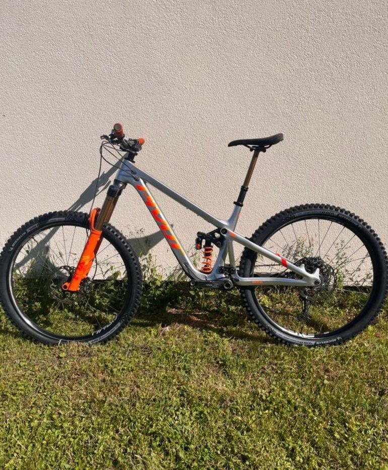 Used Pivot FIREBIRD Pro XT/XTR - Air w/ Carbon Wheels 2022 2022 Mountainbike — image 2 of 6